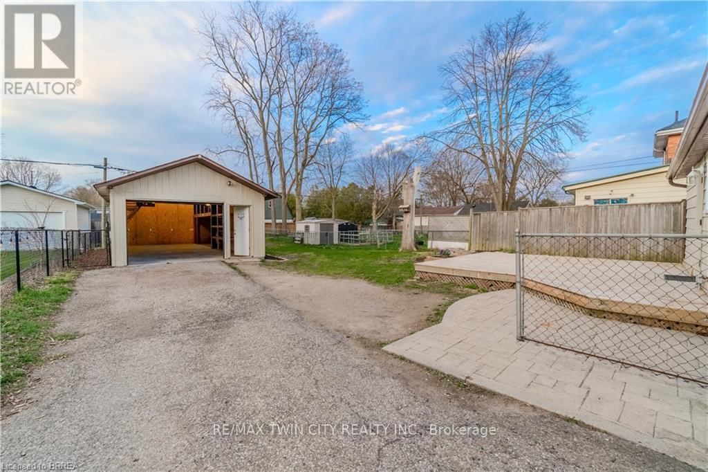 107 GRAND RIVER AVENUE Image 3