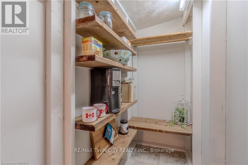 107 GRAND RIVER AVENUE Image 6
