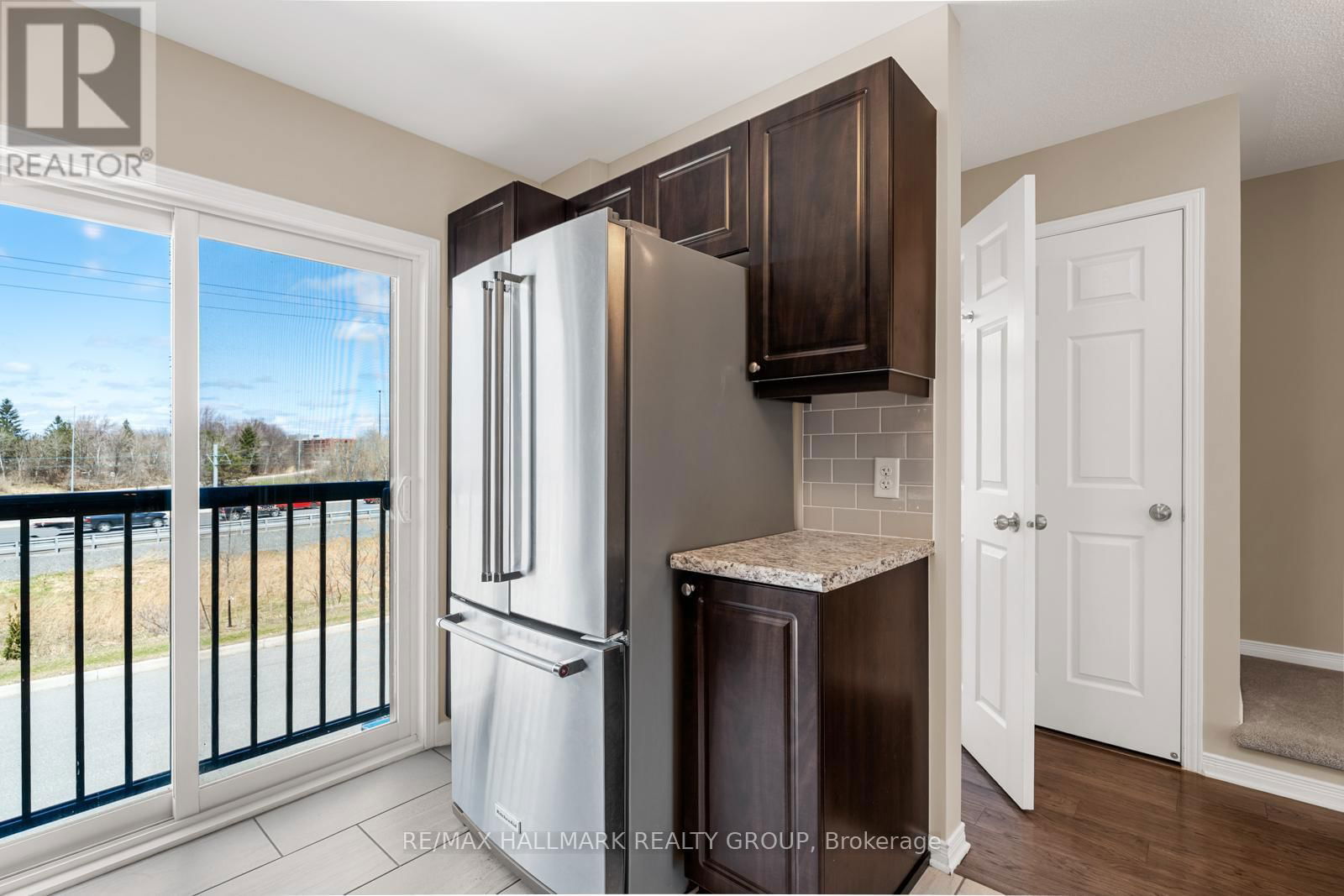 241 ERIC CZAPNIK WAY Image 18