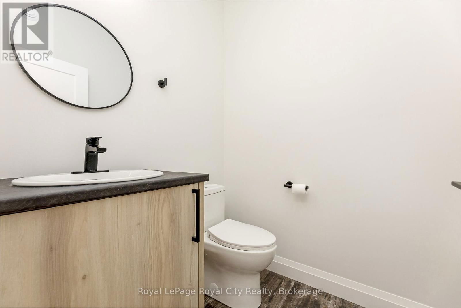 33 ISLINGTON AVENUE Image 12