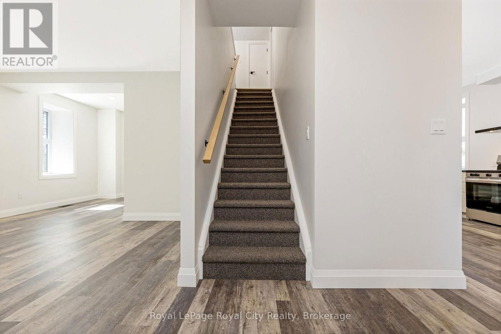 33 ISLINGTON AVENUE Image 13