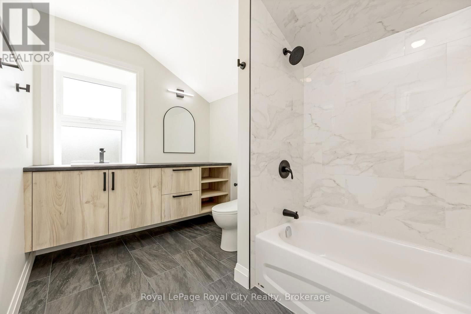33 ISLINGTON AVENUE Image 16