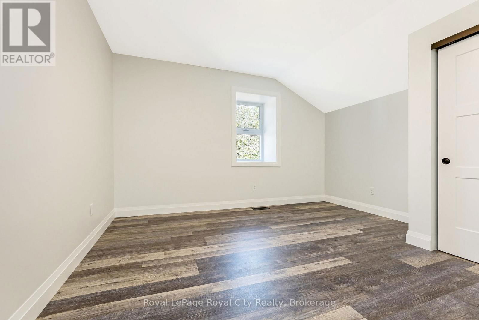 33 ISLINGTON AVENUE Image 19