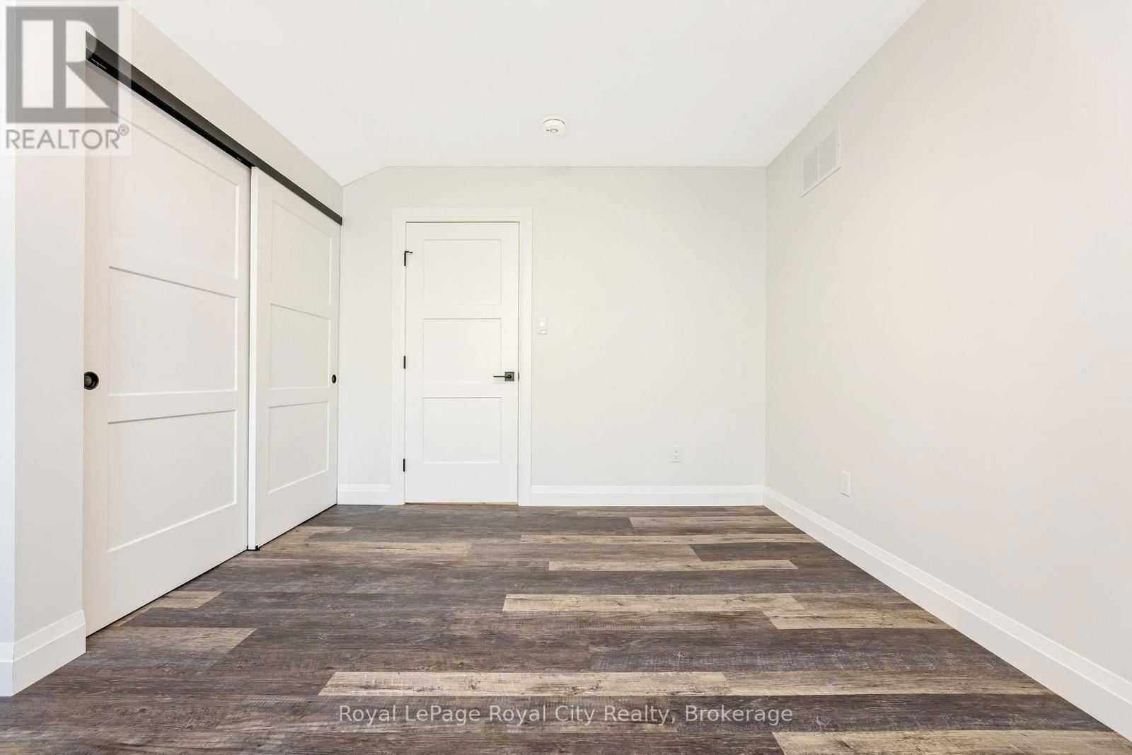 33 ISLINGTON AVENUE Image 20