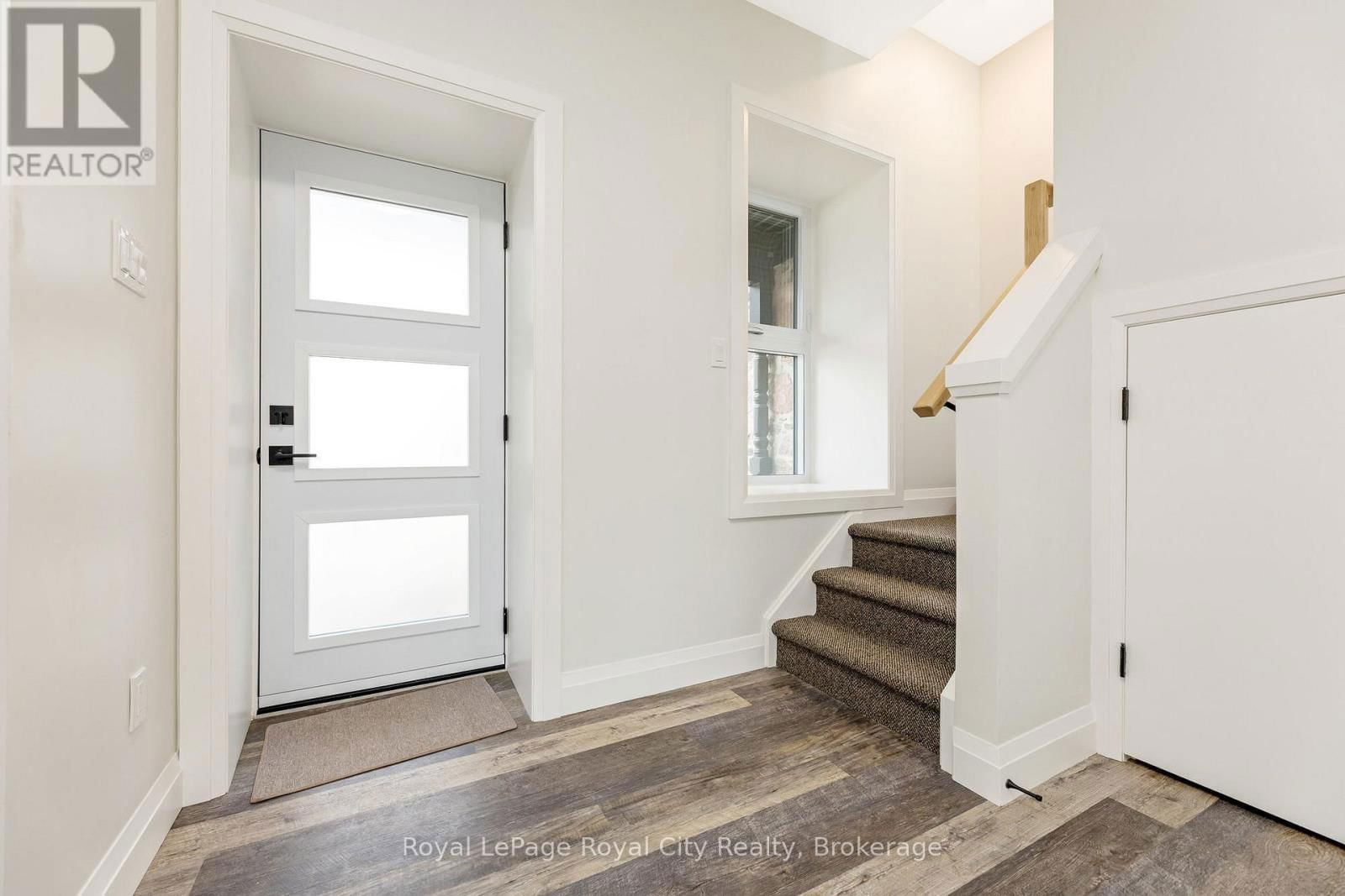 33 ISLINGTON AVENUE Image 24