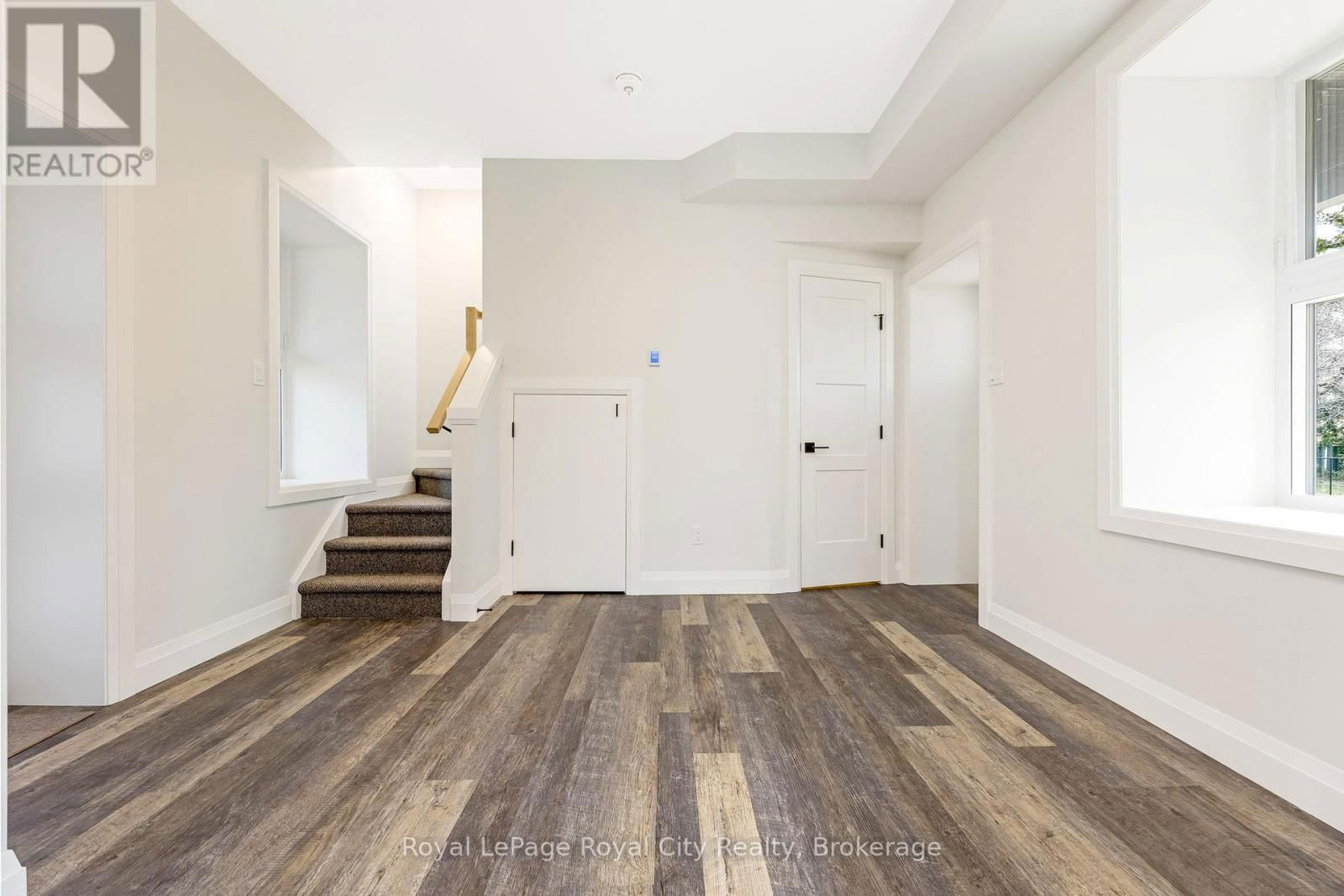 33 ISLINGTON AVENUE Image 25