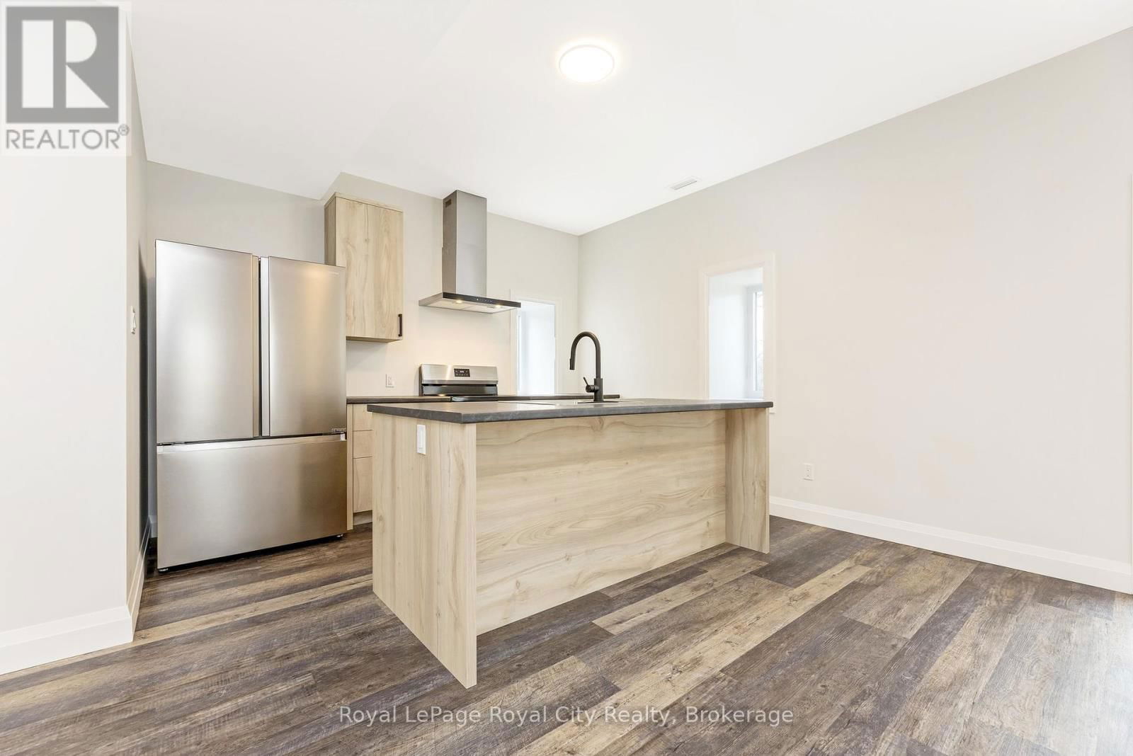 33 ISLINGTON AVENUE Image 27