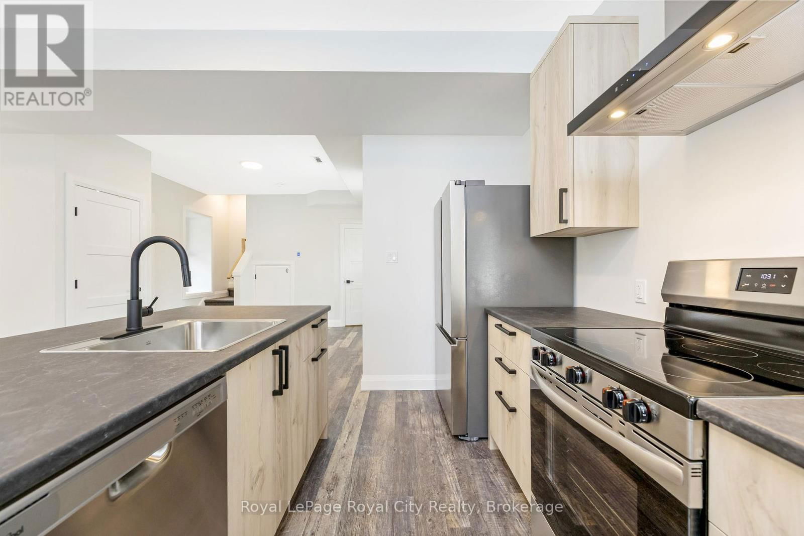 33 ISLINGTON AVENUE Image 29