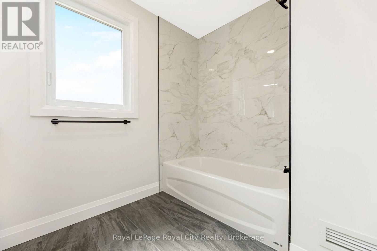 33 ISLINGTON AVENUE Image 37