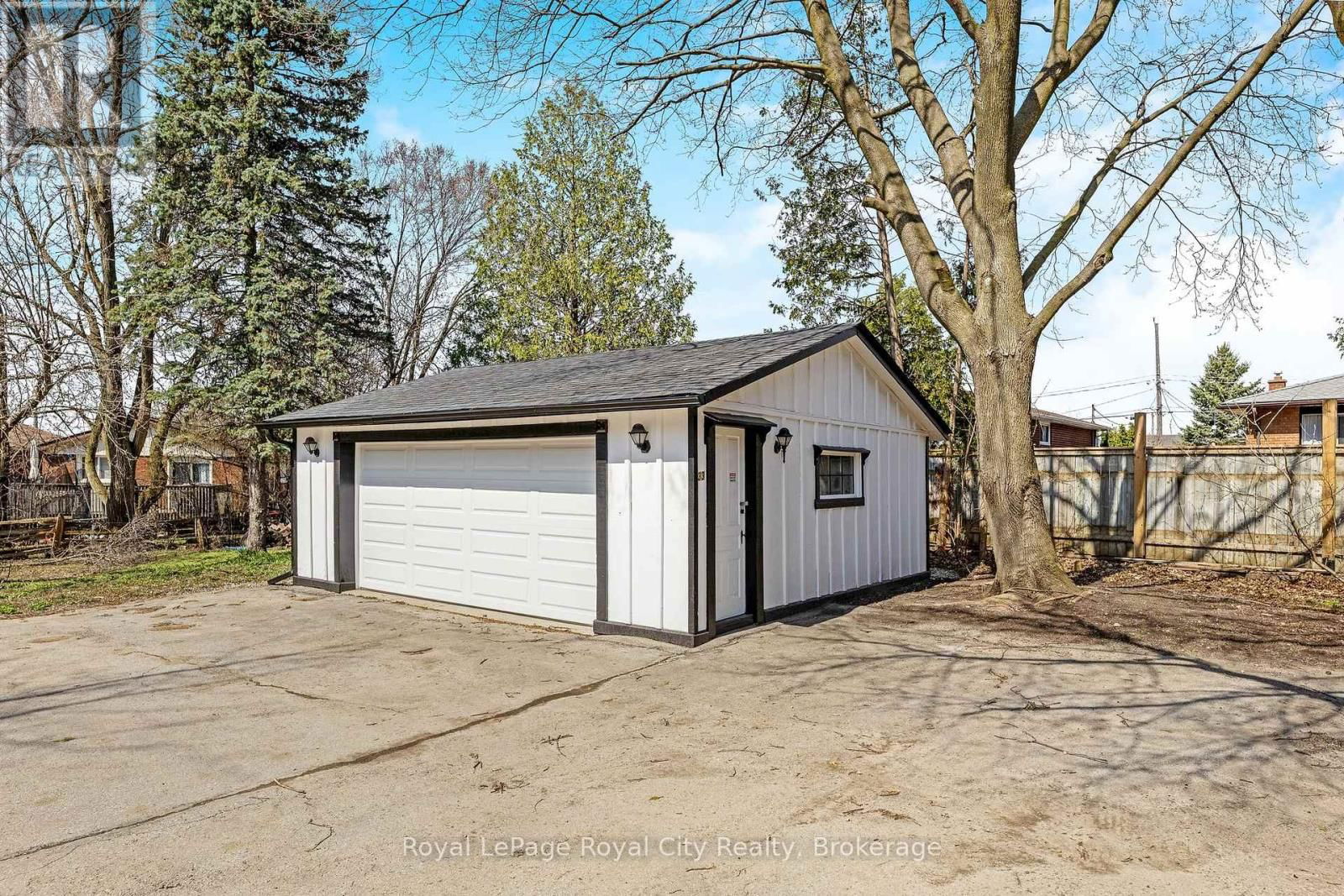 33 ISLINGTON AVENUE Image 40