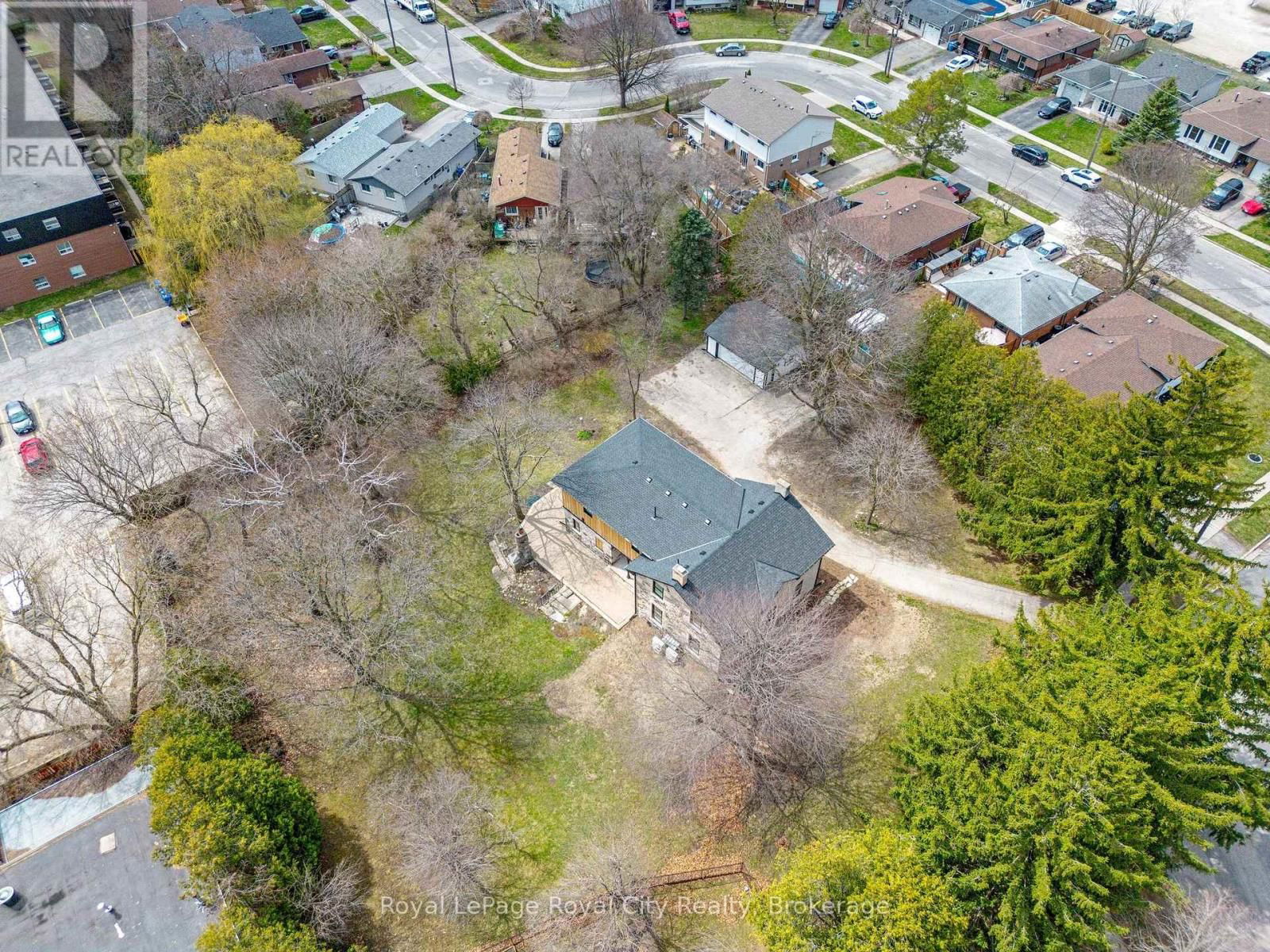 33 ISLINGTON AVENUE Image 45