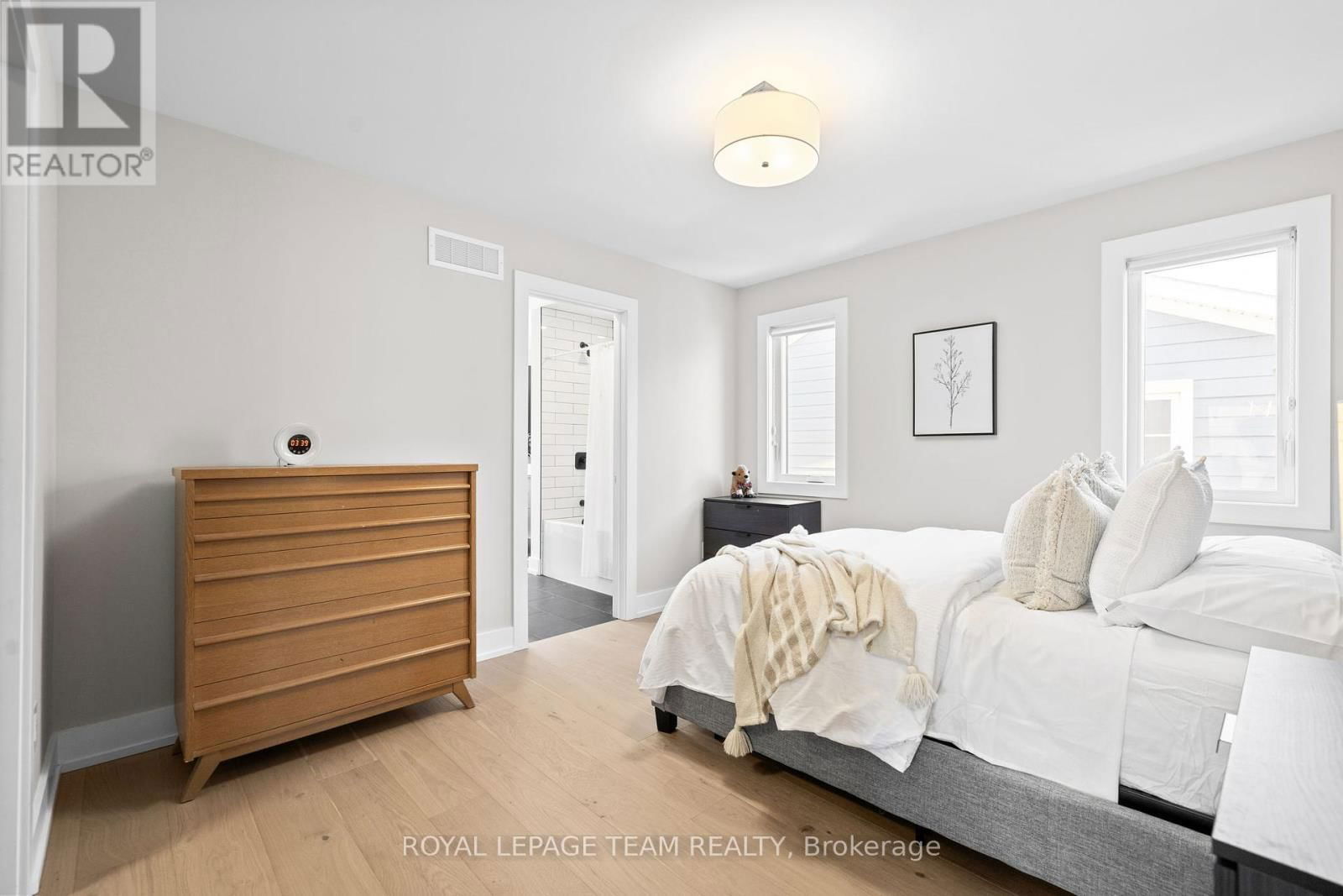 621 GAINSBOROUGH AVENUE Image 23