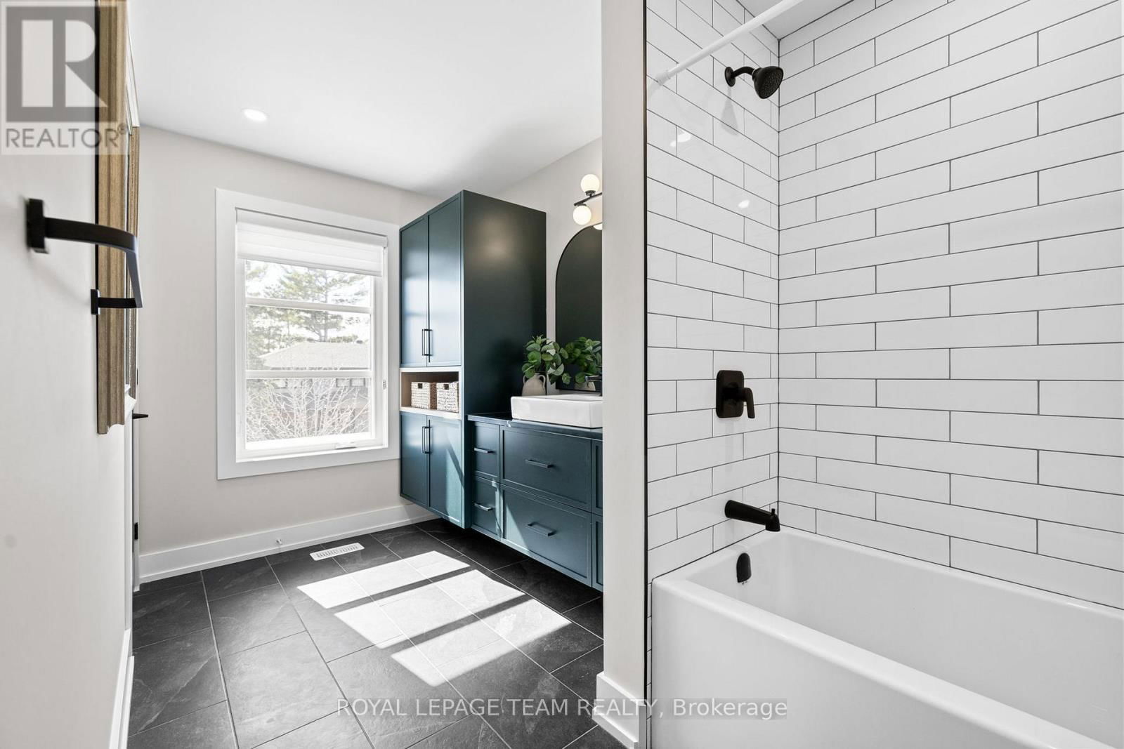 621 GAINSBOROUGH AVENUE Image 25