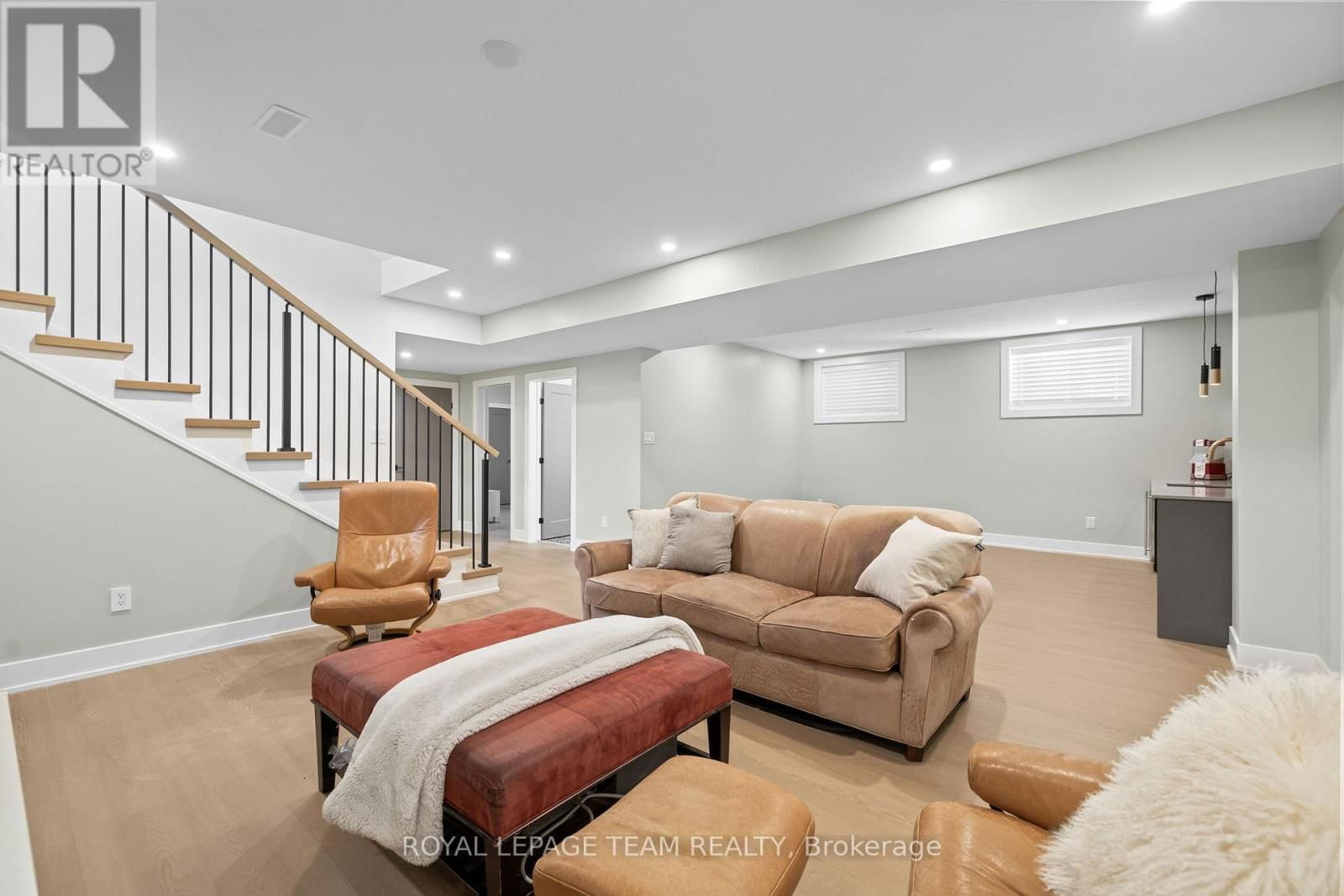 621 GAINSBOROUGH AVENUE Image 33