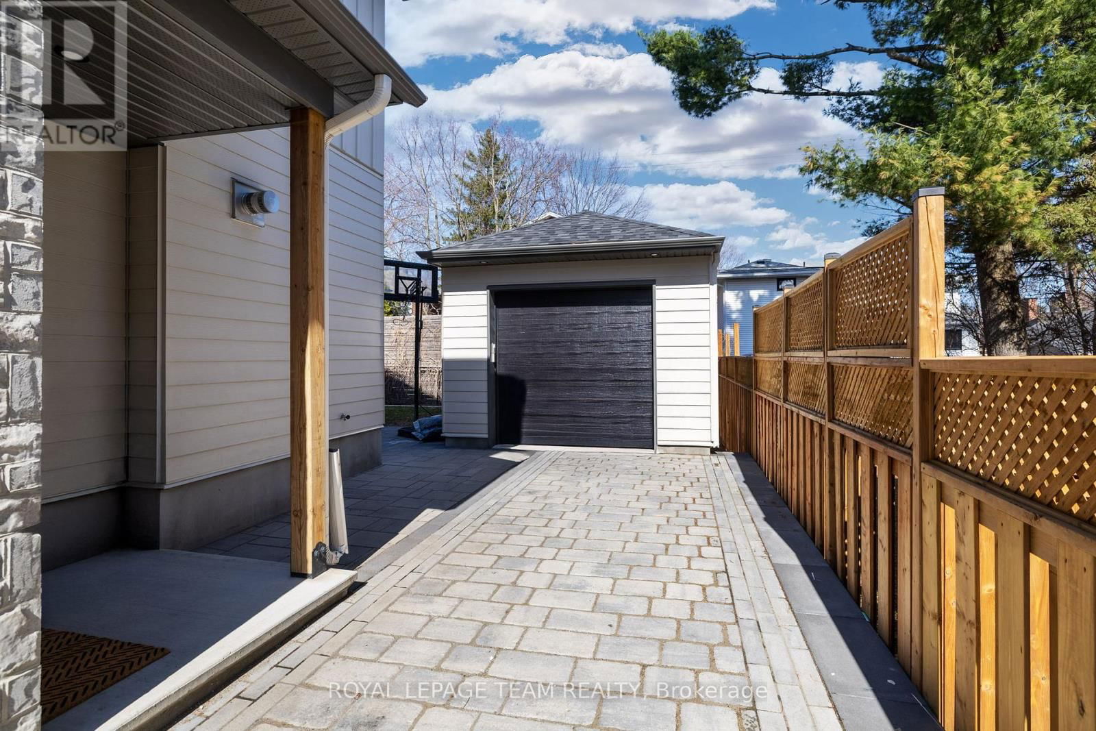 621 GAINSBOROUGH AVENUE Image 44