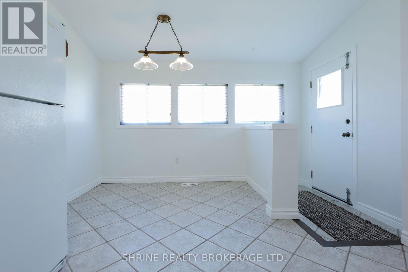 853 QUEENS AVENUE Image 16