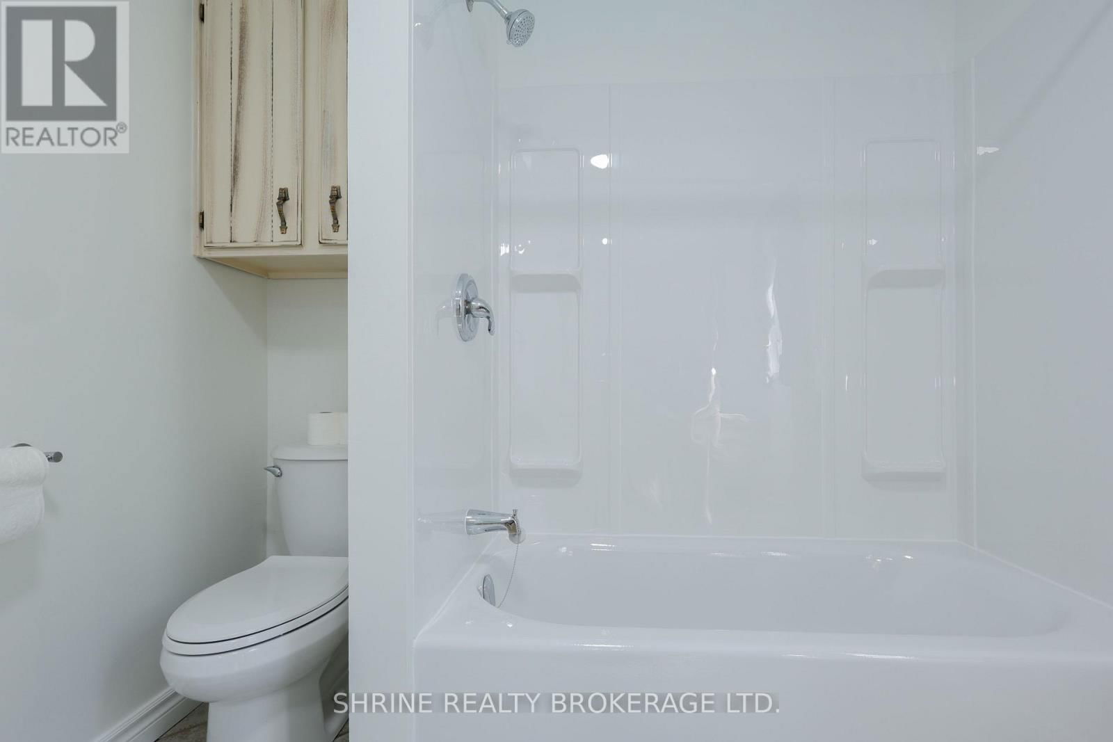 853 QUEENS AVENUE Image 19