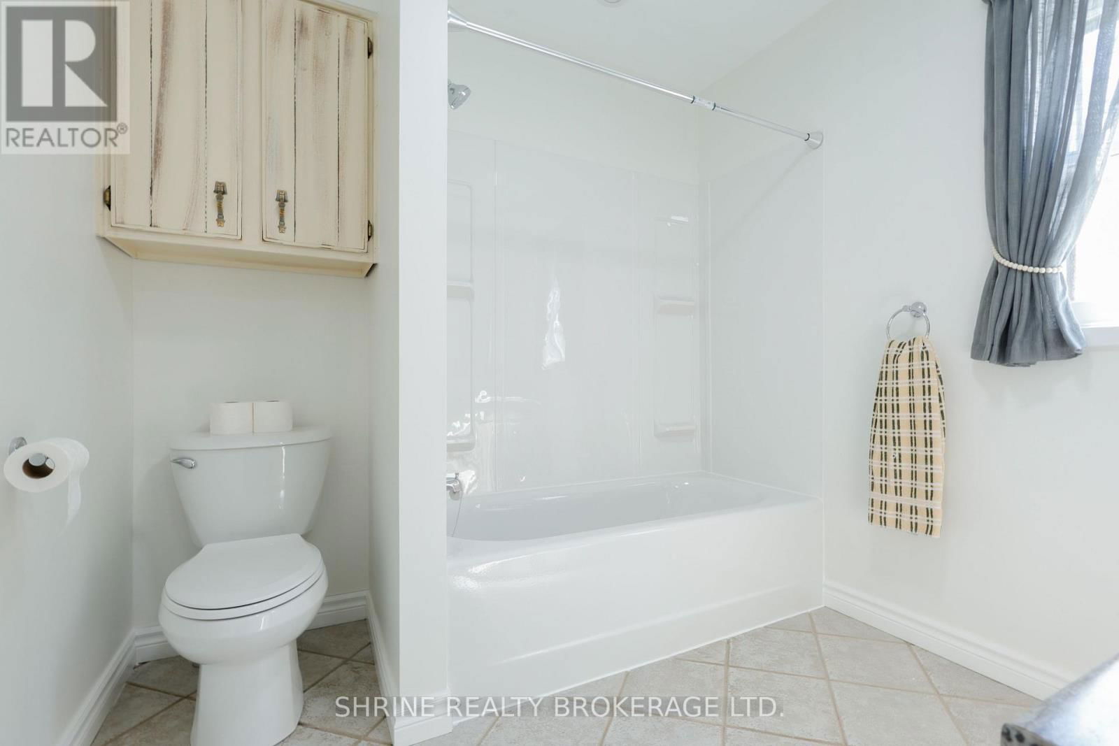 853 QUEENS AVENUE Image 20