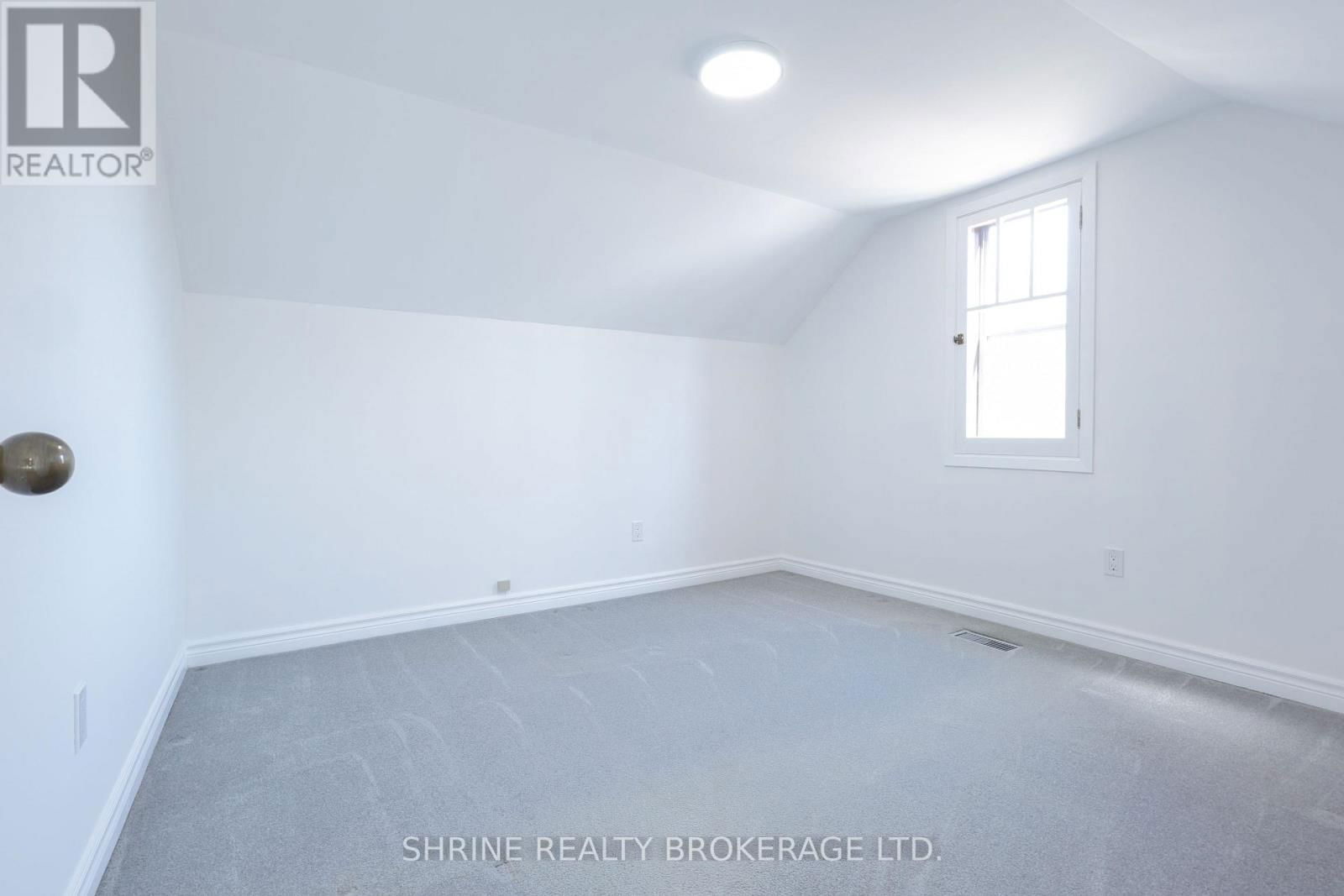853 QUEENS AVENUE Image 27