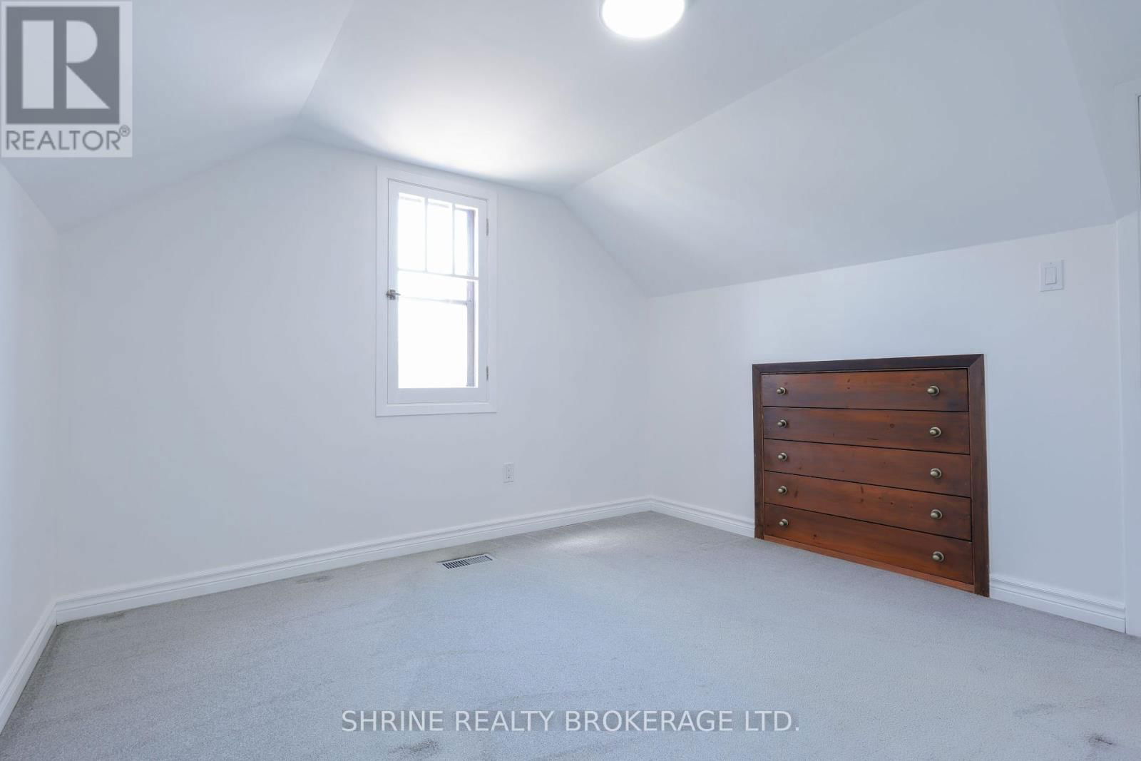 853 QUEENS AVENUE Image 28