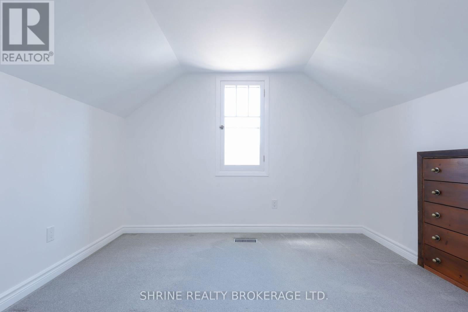 853 QUEENS AVENUE Image 30