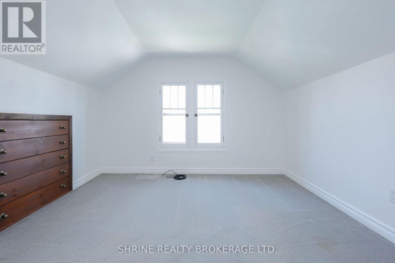 853 QUEENS AVENUE Image 31