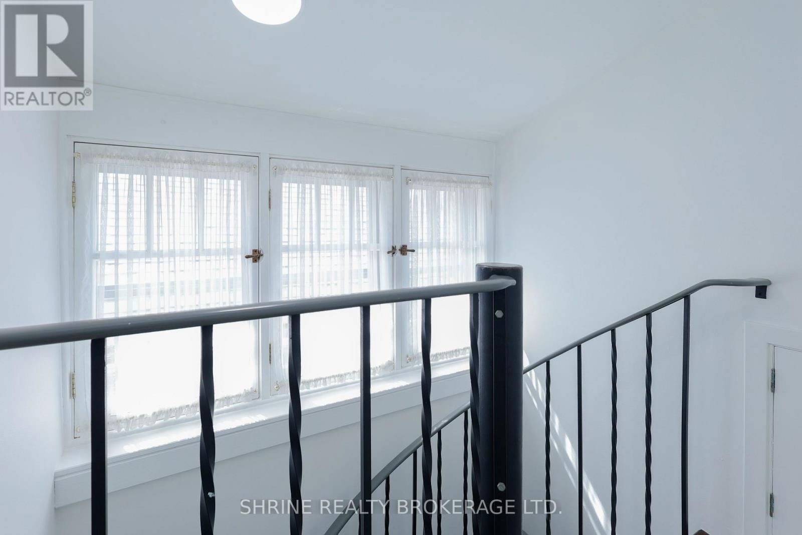 853 QUEENS AVENUE Image 33