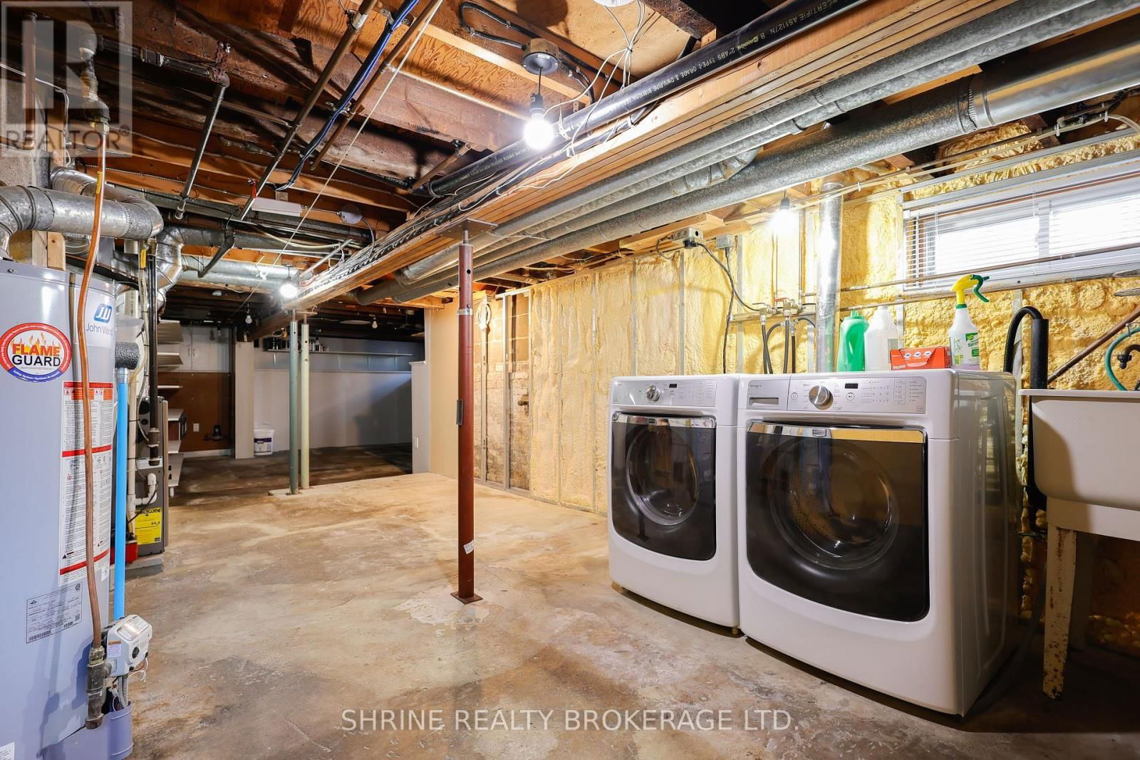 853 QUEENS AVENUE Image 34