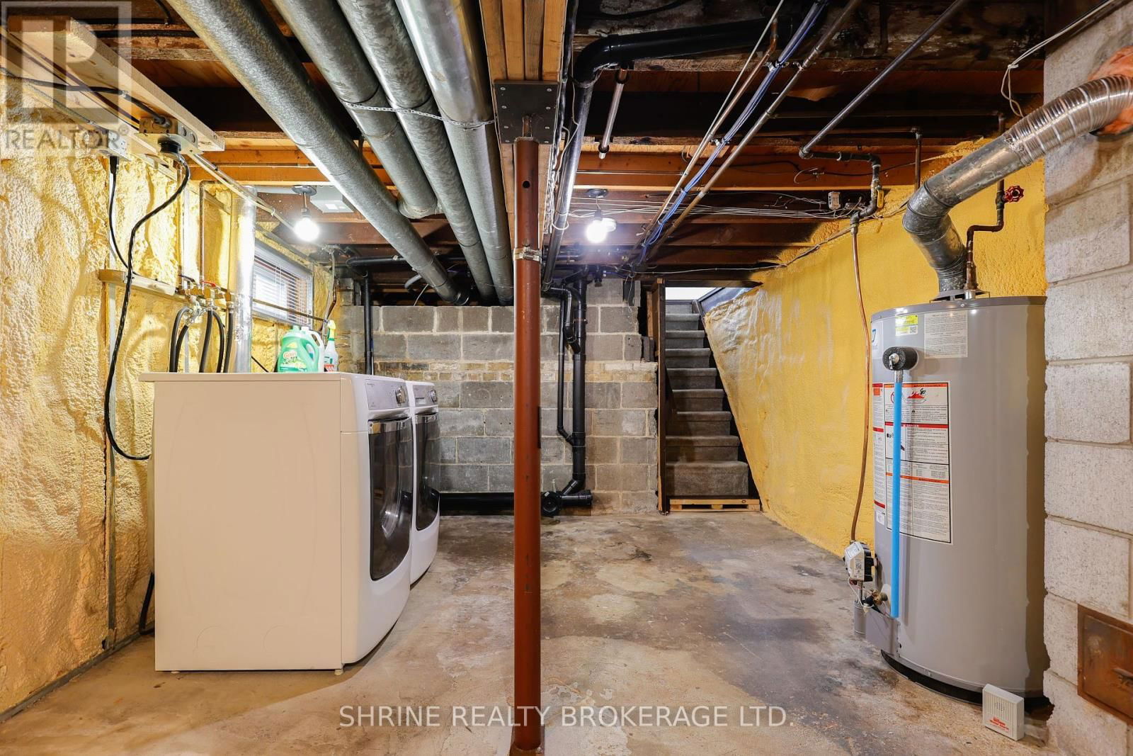 853 QUEENS AVENUE Image 35