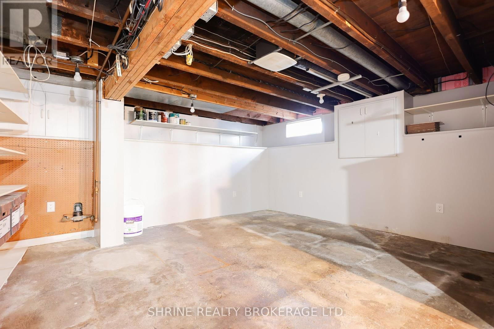 853 QUEENS AVENUE Image 36