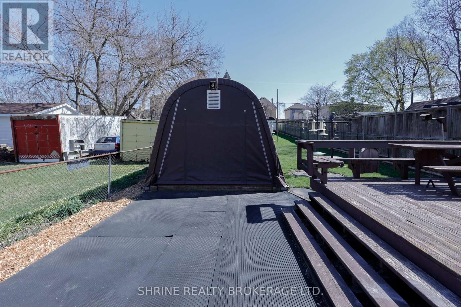 853 QUEENS AVENUE Image 39