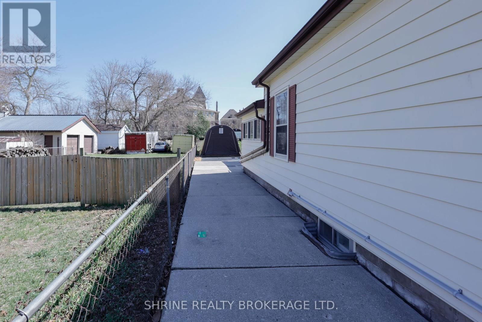 853 QUEENS AVENUE Image 42