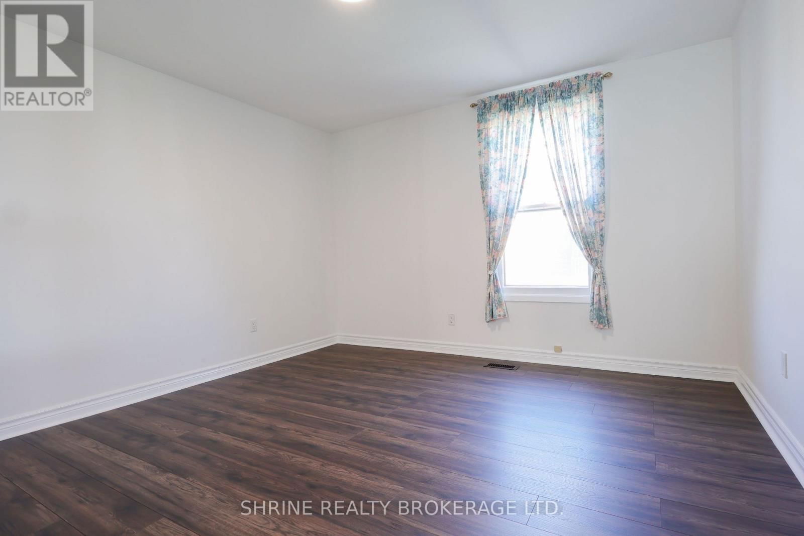 853 QUEENS AVENUE Image 8