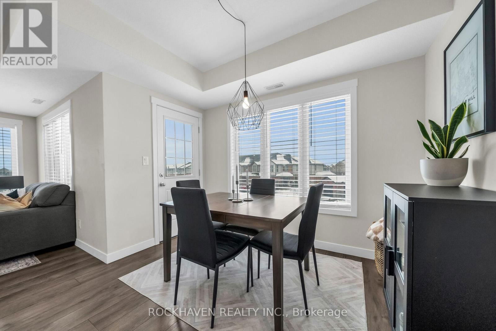 E - 148 ROCHEFORT STREET Image 10