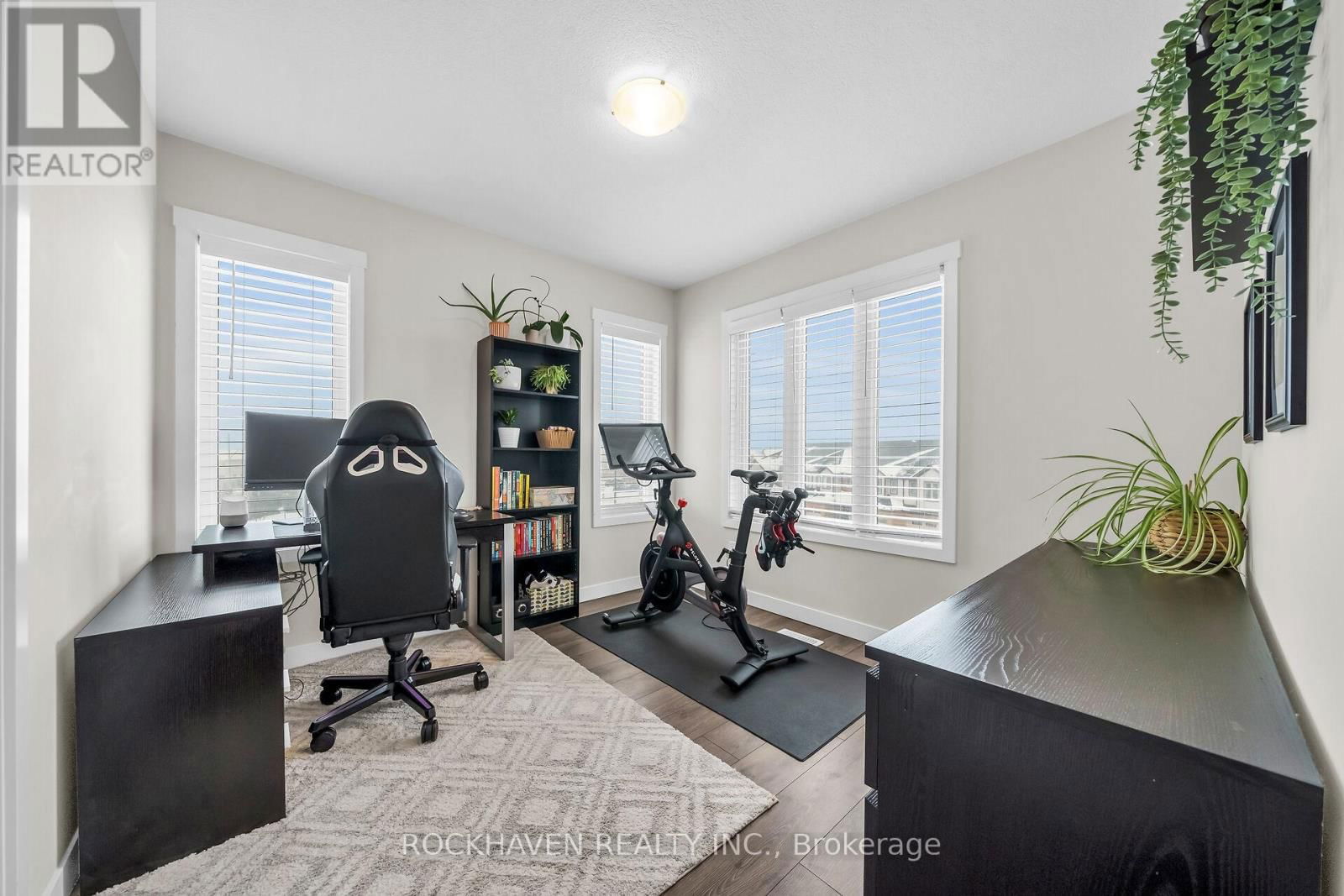 E - 148 ROCHEFORT STREET Image 17