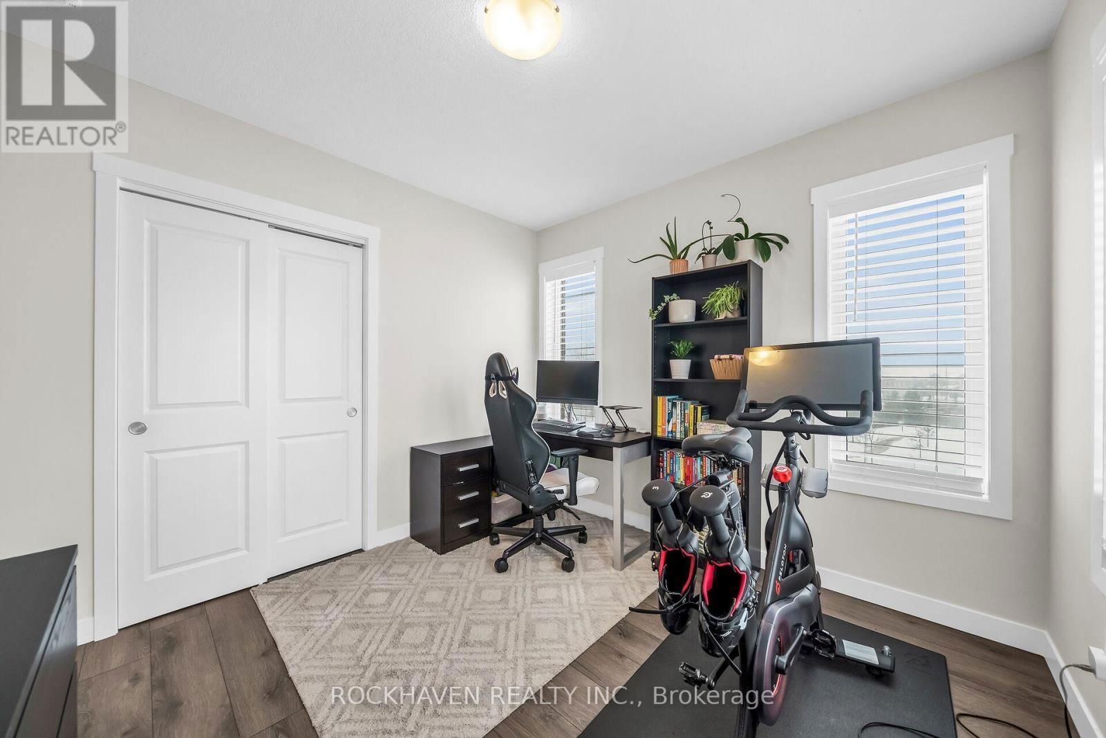 E - 148 ROCHEFORT STREET Image 18