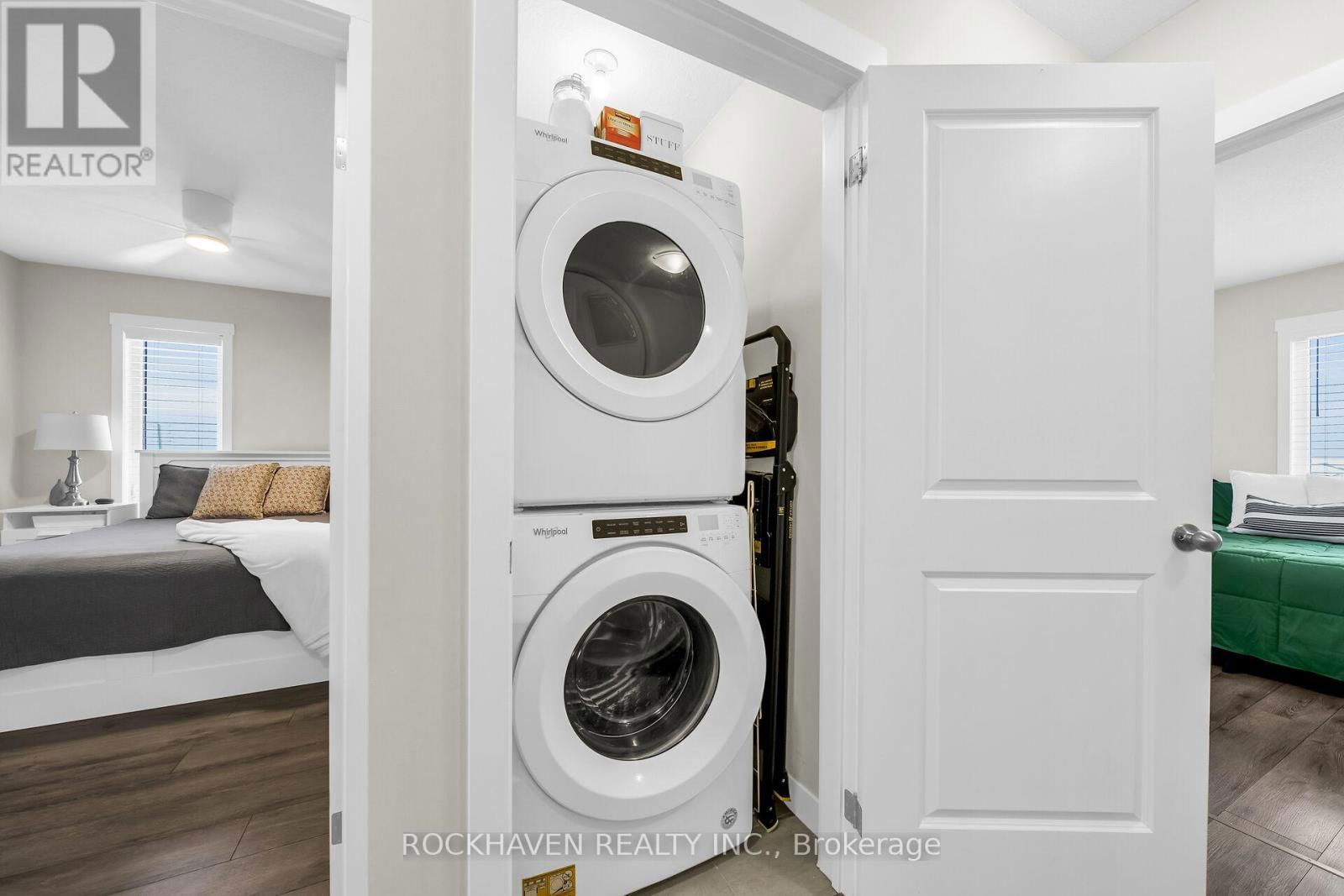 E - 148 ROCHEFORT STREET Image 21