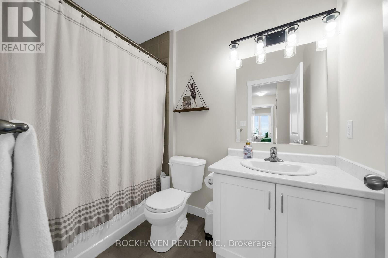 E - 148 ROCHEFORT STREET Image 22