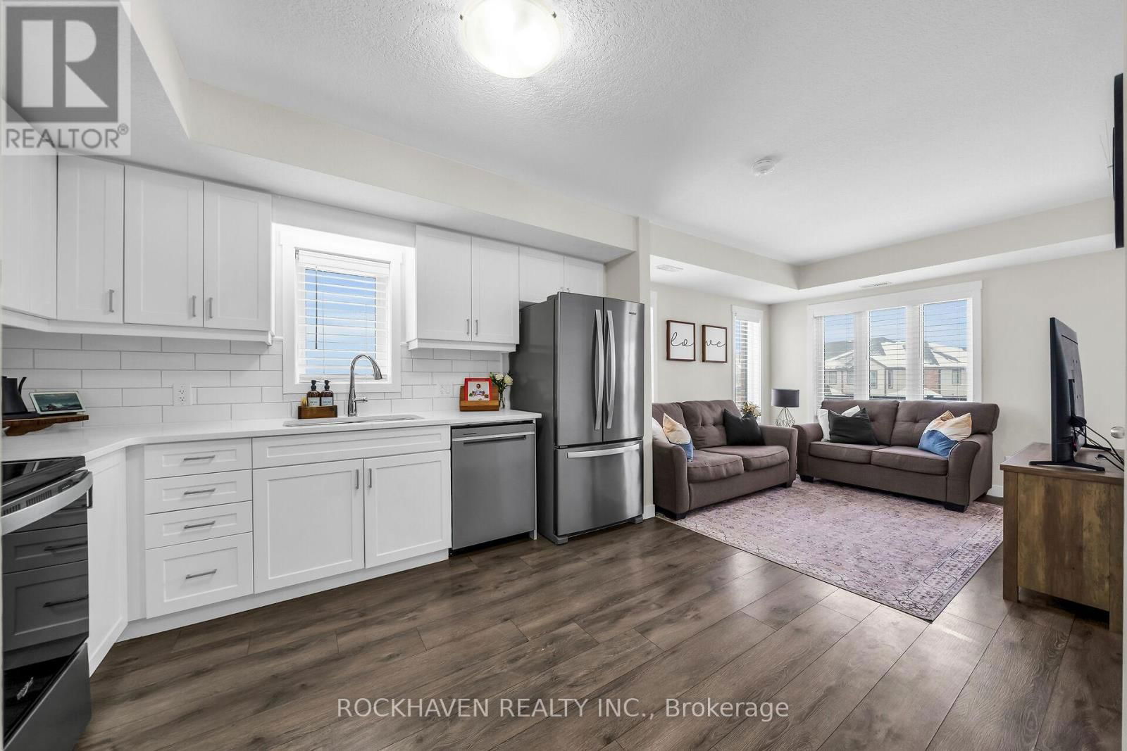 E - 148 ROCHEFORT STREET Image 6