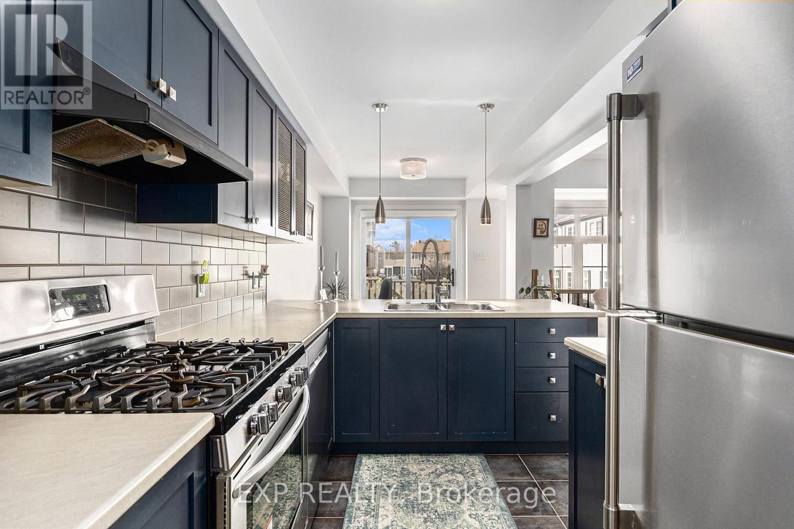 407 HEATHROW PRIVATE Image 12