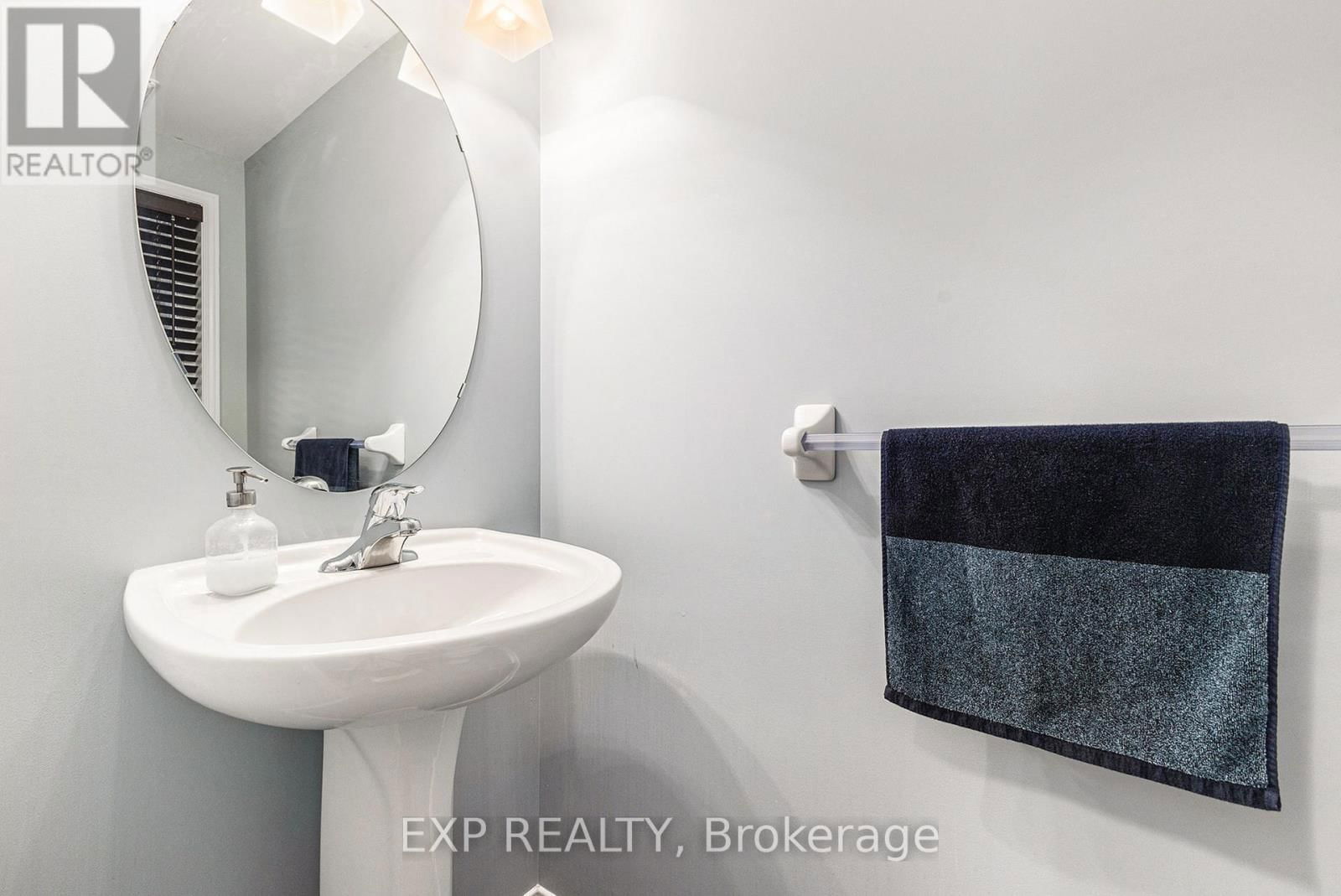 407 HEATHROW PRIVATE Image 16