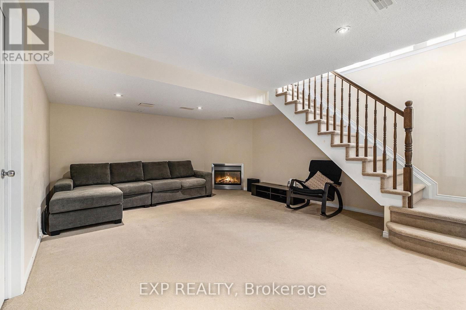 407 HEATHROW PRIVATE Image 23