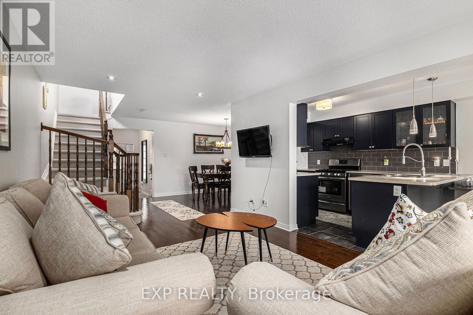 407 HEATHROW PRIVATE Image 7