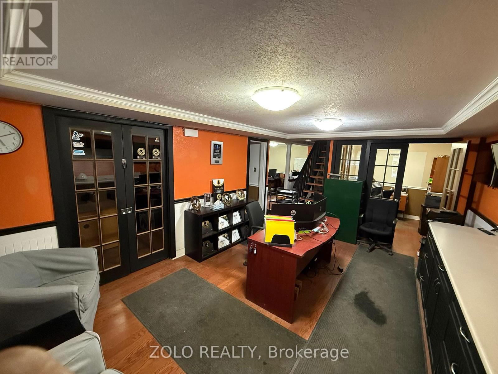 890 CHURCHILL AVENUE SOUTH Image 3