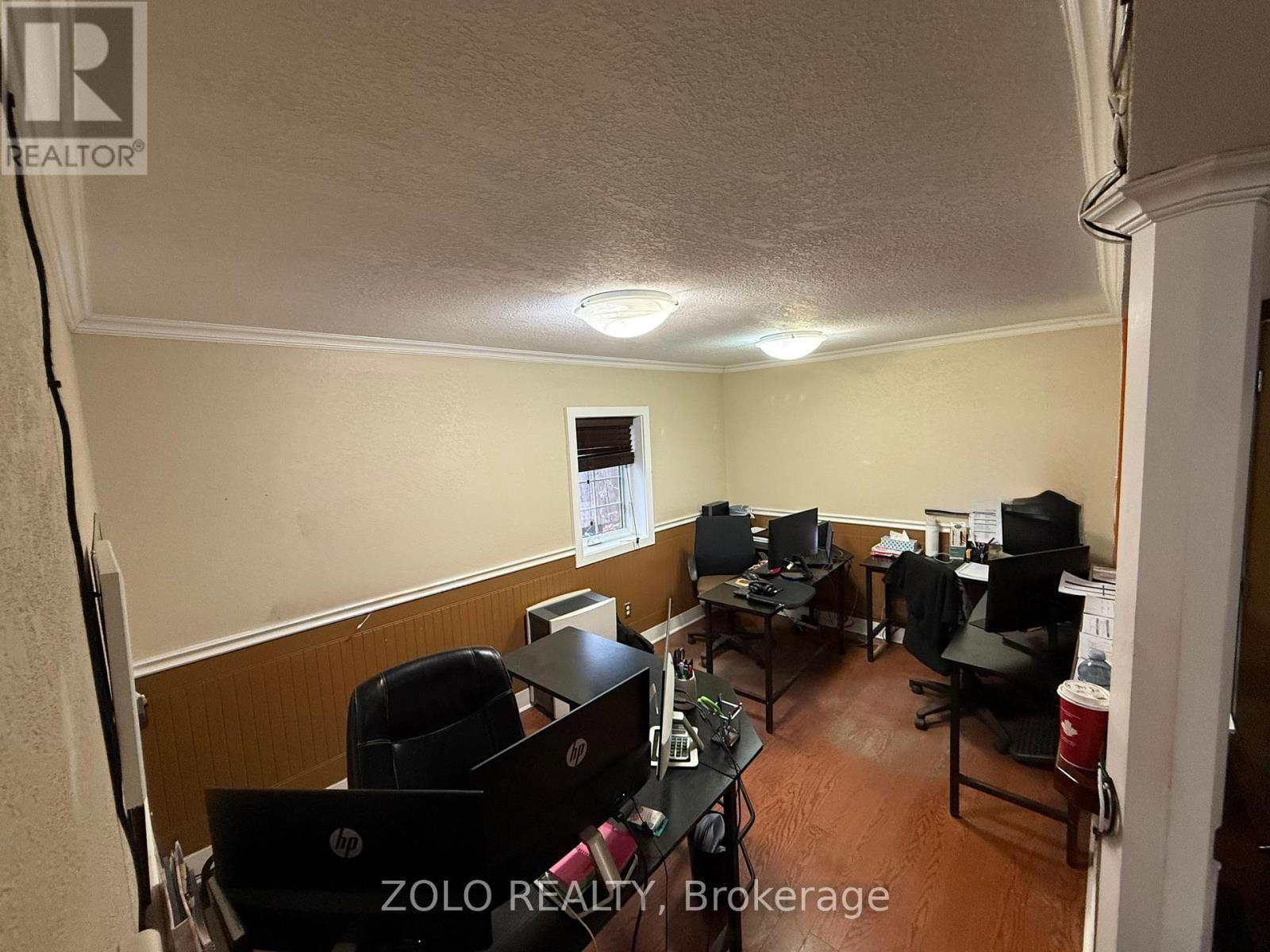 890 CHURCHILL AVENUE SOUTH Image 8