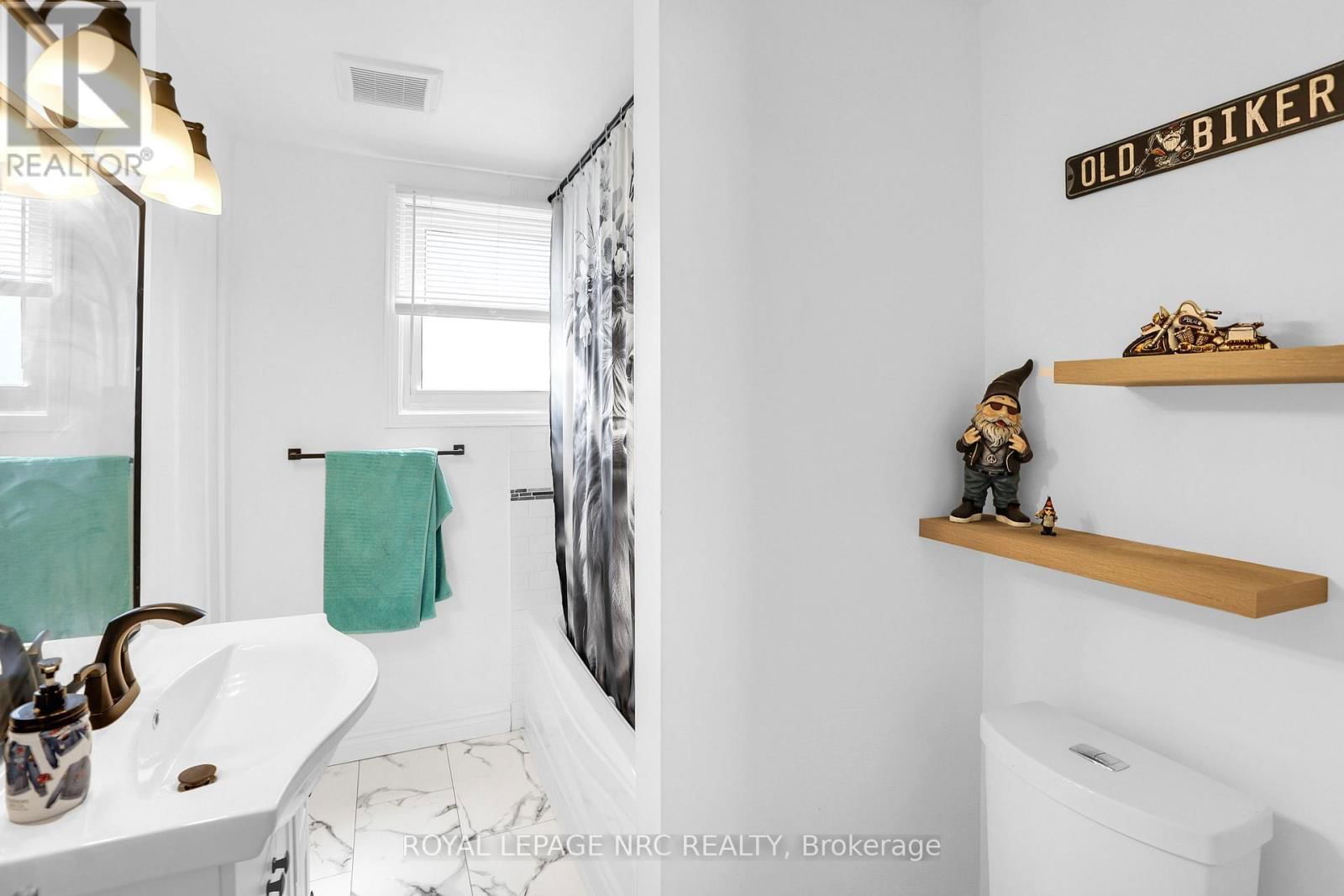 14 HURON STREET Image 19