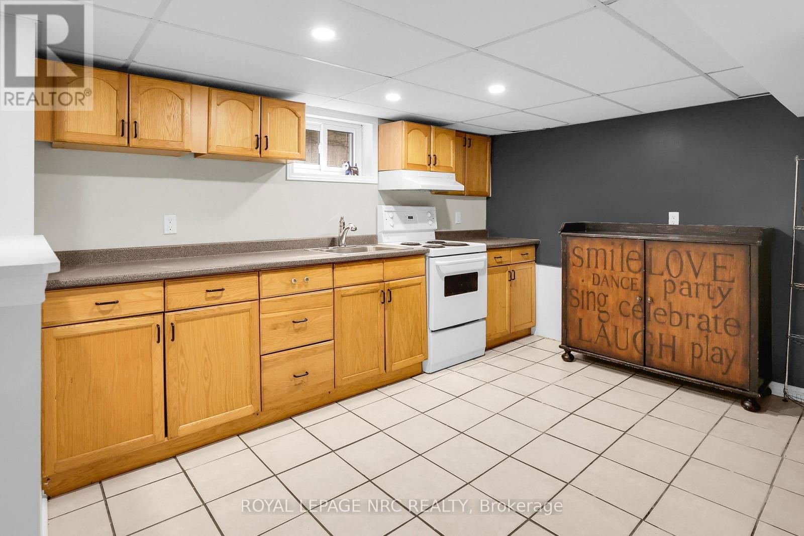 14 HURON STREET Image 23