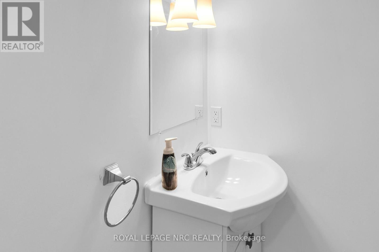 14 HURON STREET Image 29
