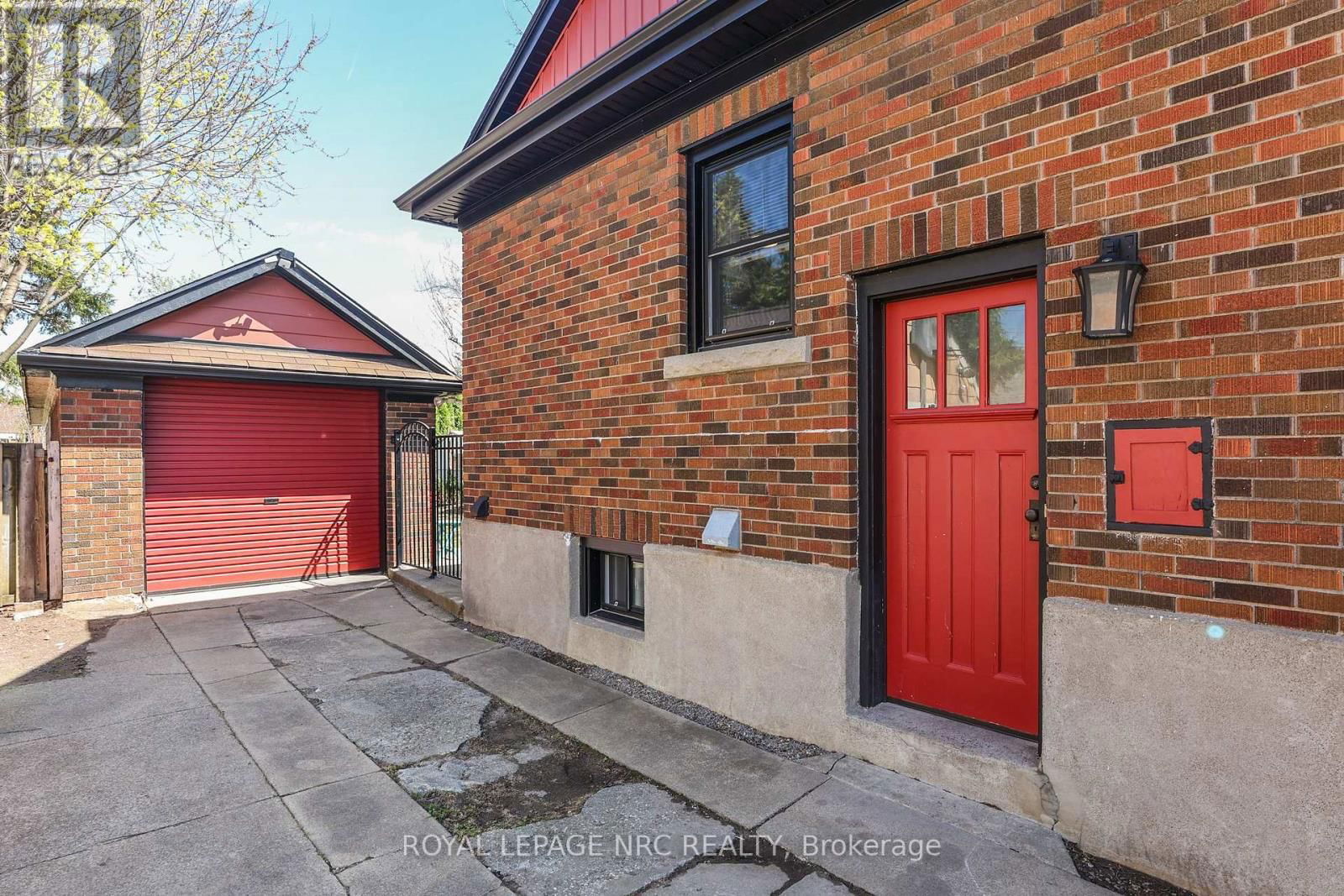 14 HURON STREET Image 31