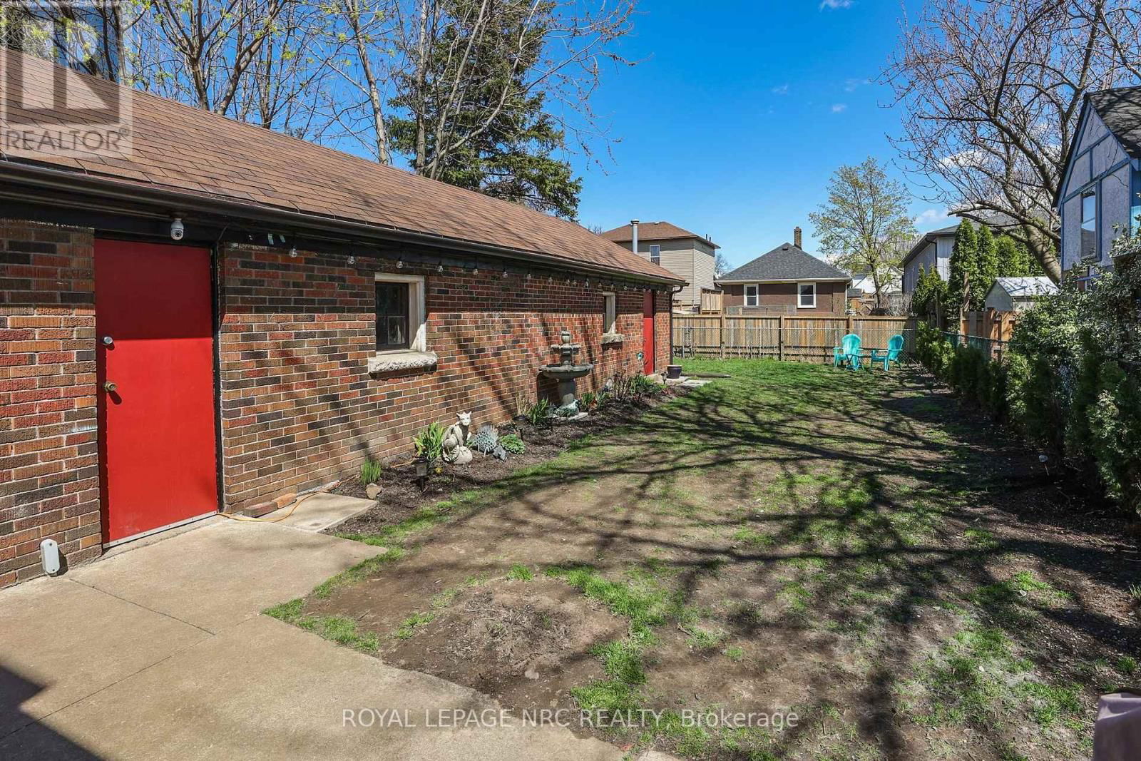 14 HURON STREET Image 32